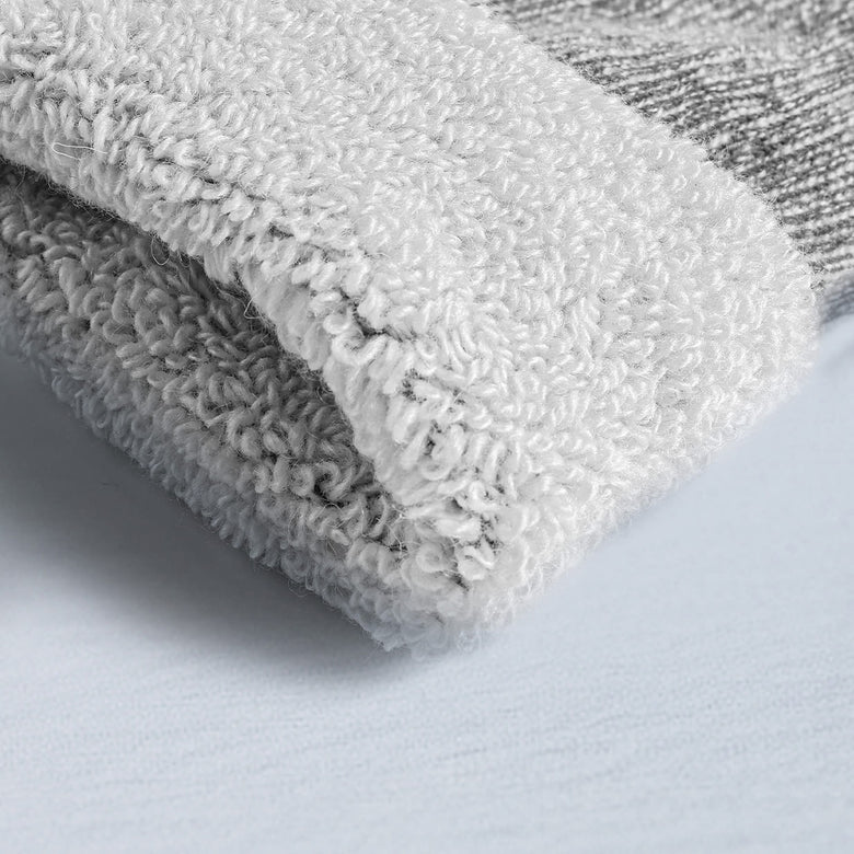 Skin-Friendly Texture Keeps You Warm Without Itching